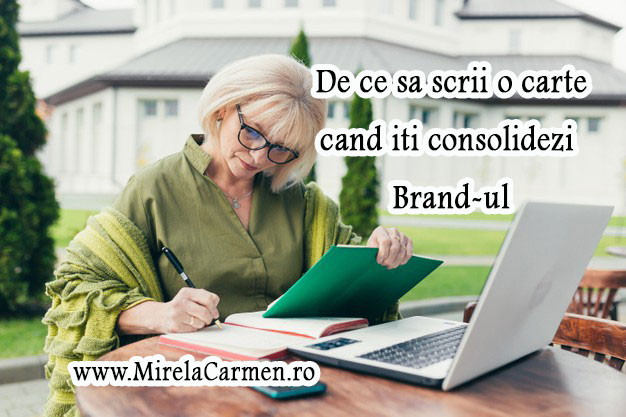 11 De Ce Sa Scrii O Carte Senior Beautiful Business Woman Sitting Chair Making Notes Notebook With Phone 321831 2518 1