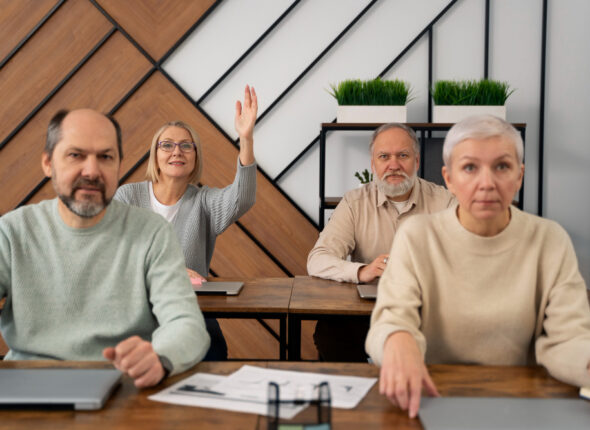 Cursuri 427 Senior-People-School-During-Class (1)