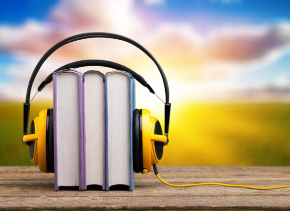 Cursuri 425 Stack-Books-Headphones-Wooden-Table